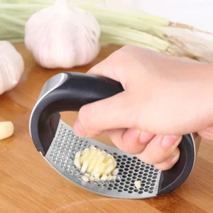 Manual Garlic Press Stainless Steel Handheld Ginger Garlic Curve Mincer Chopping (Random Color) - Image 4