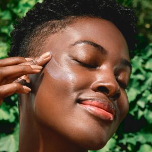 Clarins UV Plus 50 ML Multi-Protection Tint Sunscreen SPF 50 / PA+++ - Oil-Free | Best Quality Sunscreen? - Image 3