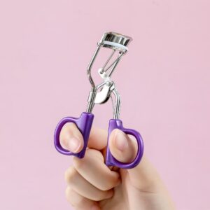 Eyelash Curler, Makeup Tool With Silicone Cushioned Curler Pad ,Creates Eye-Opening & Lifted Lashes (random color) - Image 4