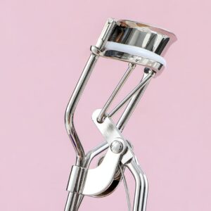 Eyelash Curler, Makeup Tool With Silicone Cushioned Curler Pad ,Creates Eye-Opening & Lifted Lashes (random color) - Image 3