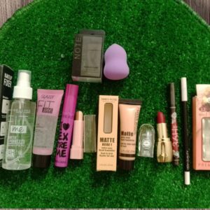 10 in 1 Make Up Deal - Image 1
