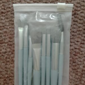 8 Pieces Cute Mini Brushes Pack  (random color) - Image 5