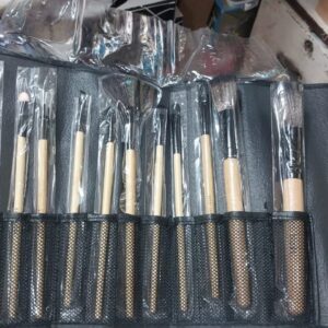 12-Piece Professional Makeup Brush Set with Roll-Up Pouch ? Soft Bristles & Wooden Handles? - Image 4