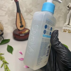 CeraVe Renewing SA Cleanser And Hydrating Cleanser with Salicylic Acid & Ceramides ? (237ml) - Image 2